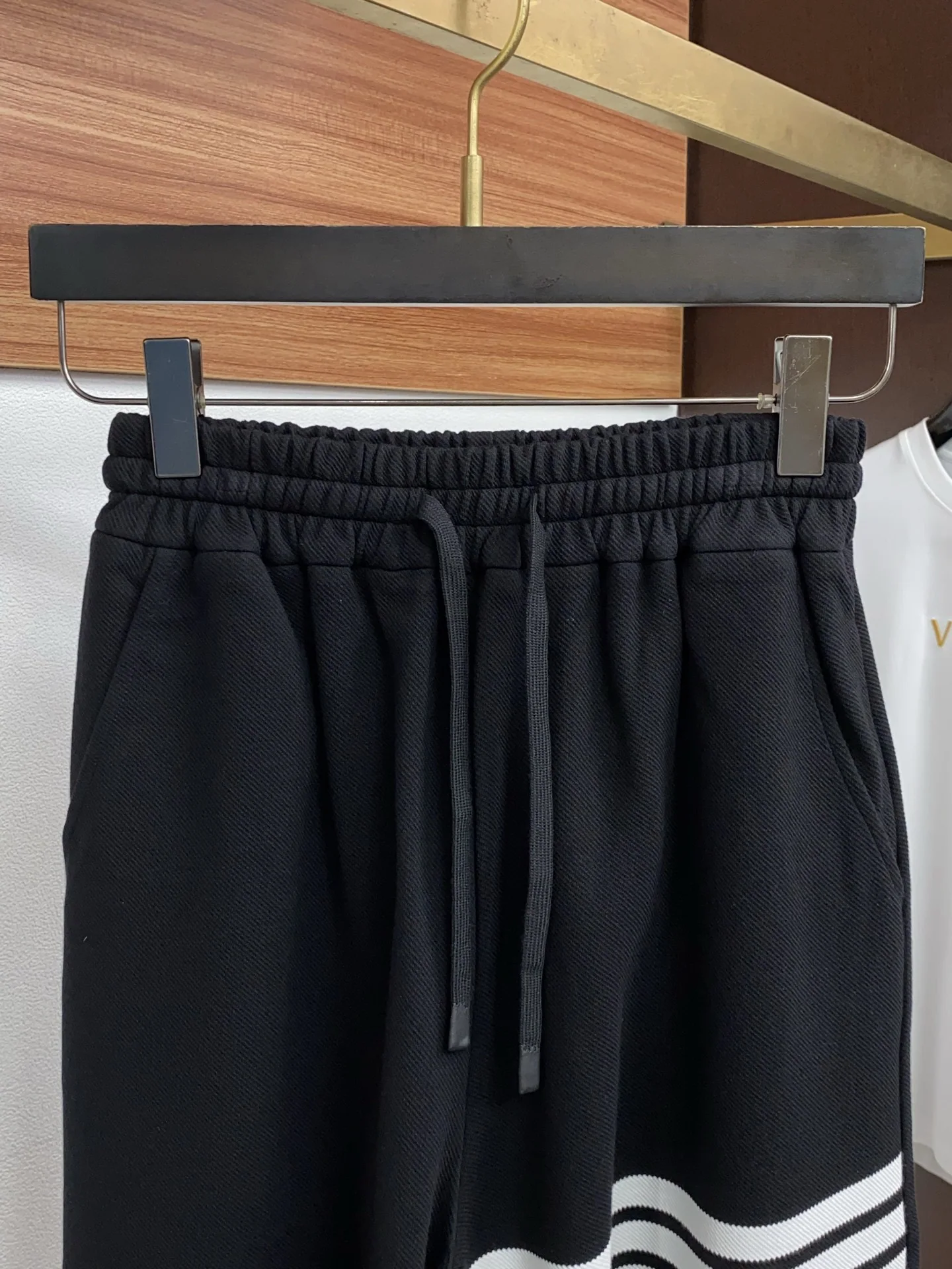 톰브라운 와이드 레그 남성 반바지 상세 이미지 2