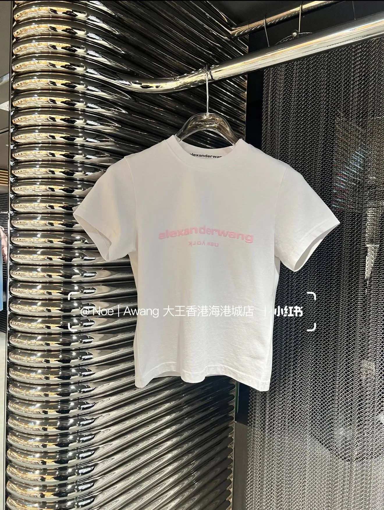 알렉산더왕 로고 크루넥 여성 반팔 티셔츠 상세 이미지 4