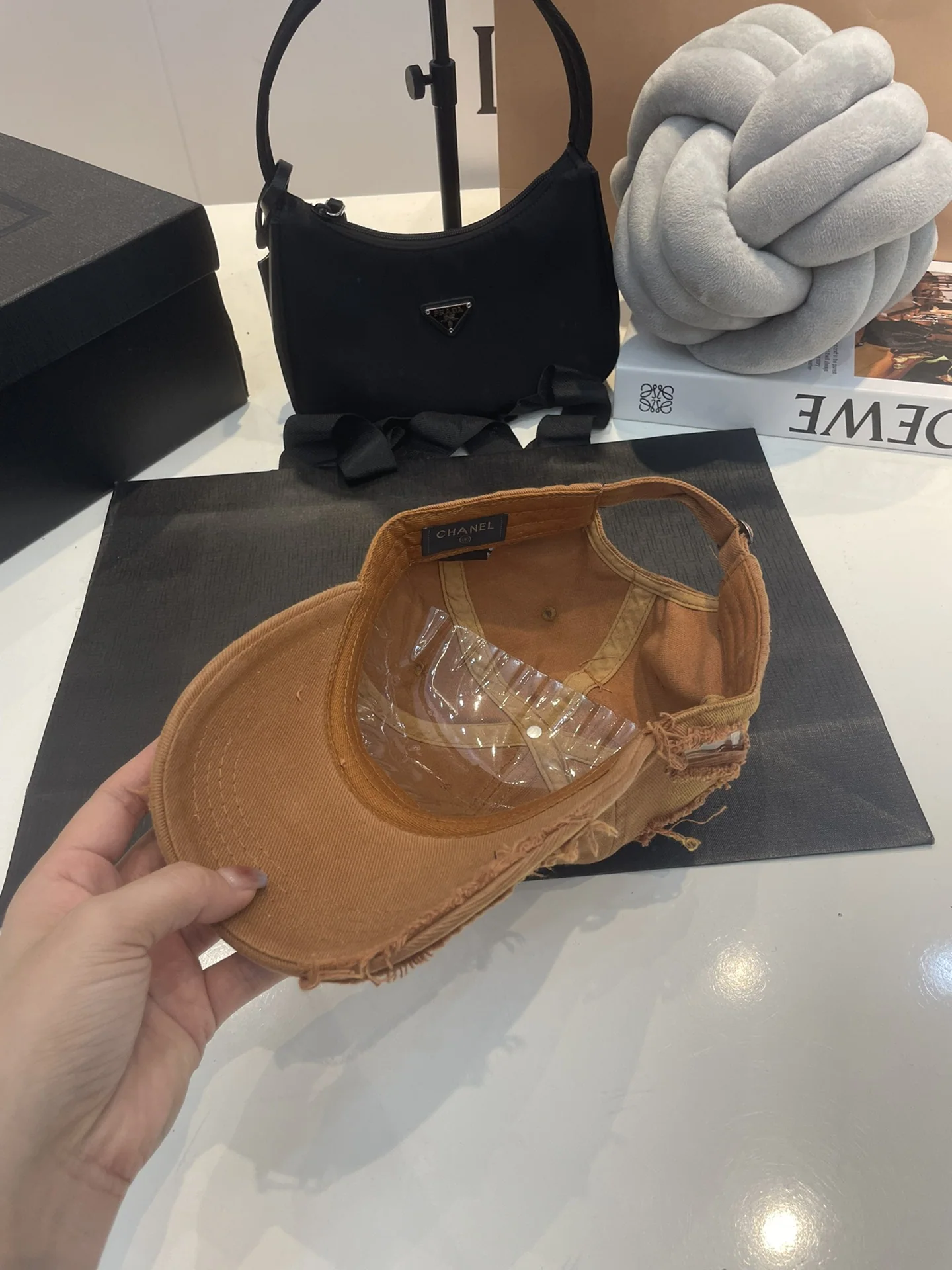 샤넬 찢어진 디자인 야구모자 상세 이미지 7