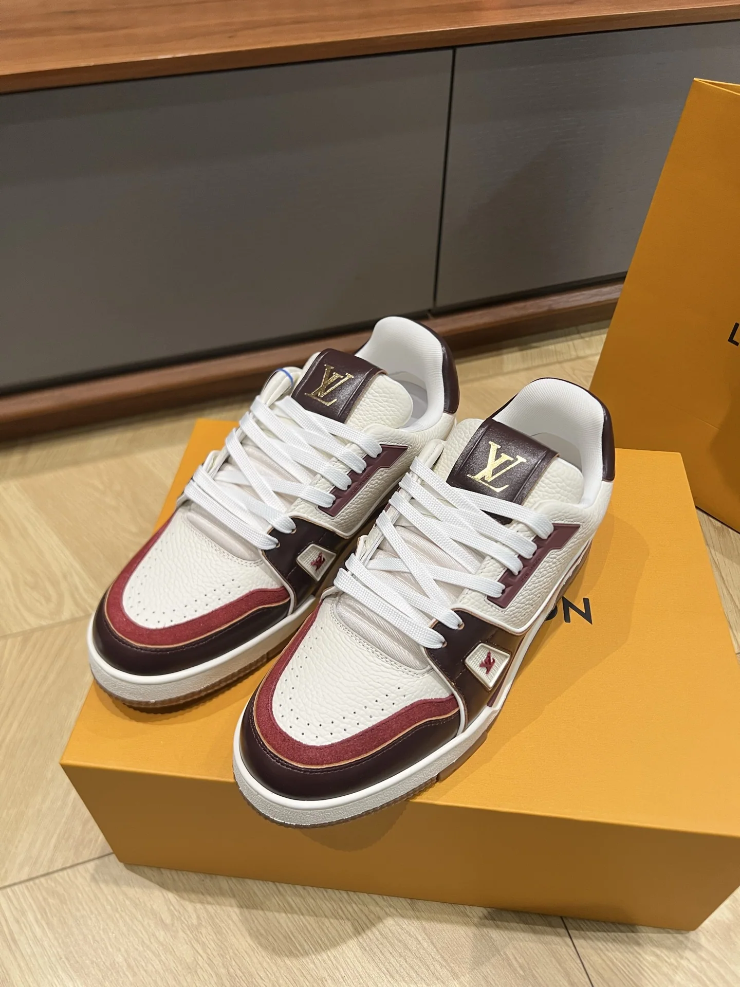루이비통 LV 26 데님 컬러 트레이너 신발 상세 이미지 3