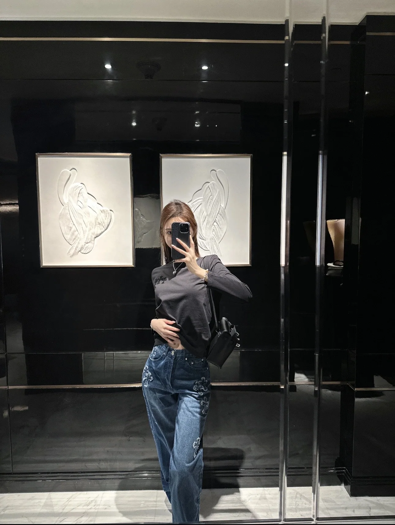 크롬하츠 플로키 로고 크루넥 긴팔 티셔츠 25SS 상세 이미지 10