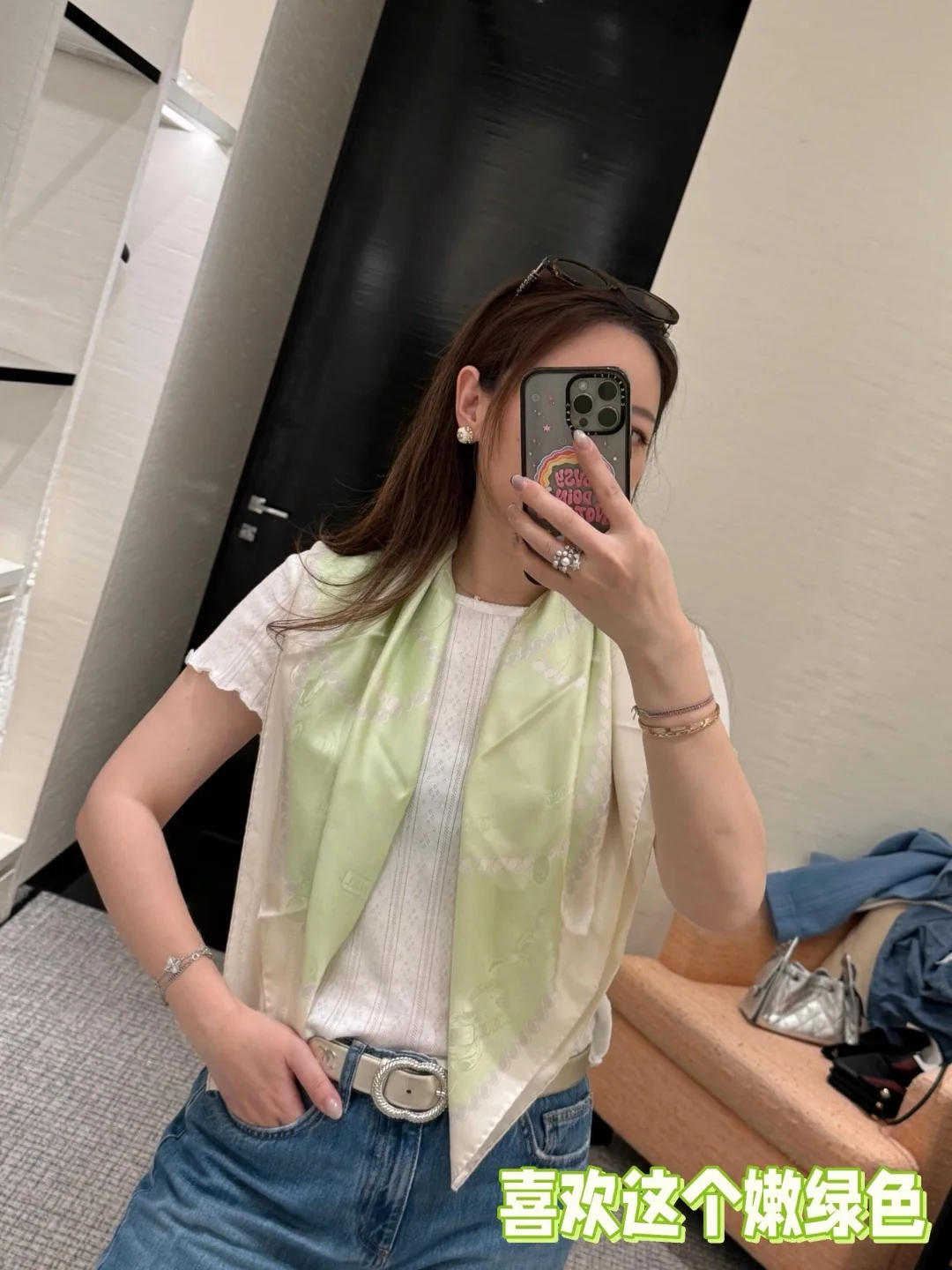 샤넬 블랙&화이트 더블 C 스터드 귀걸이 상세 이미지 4