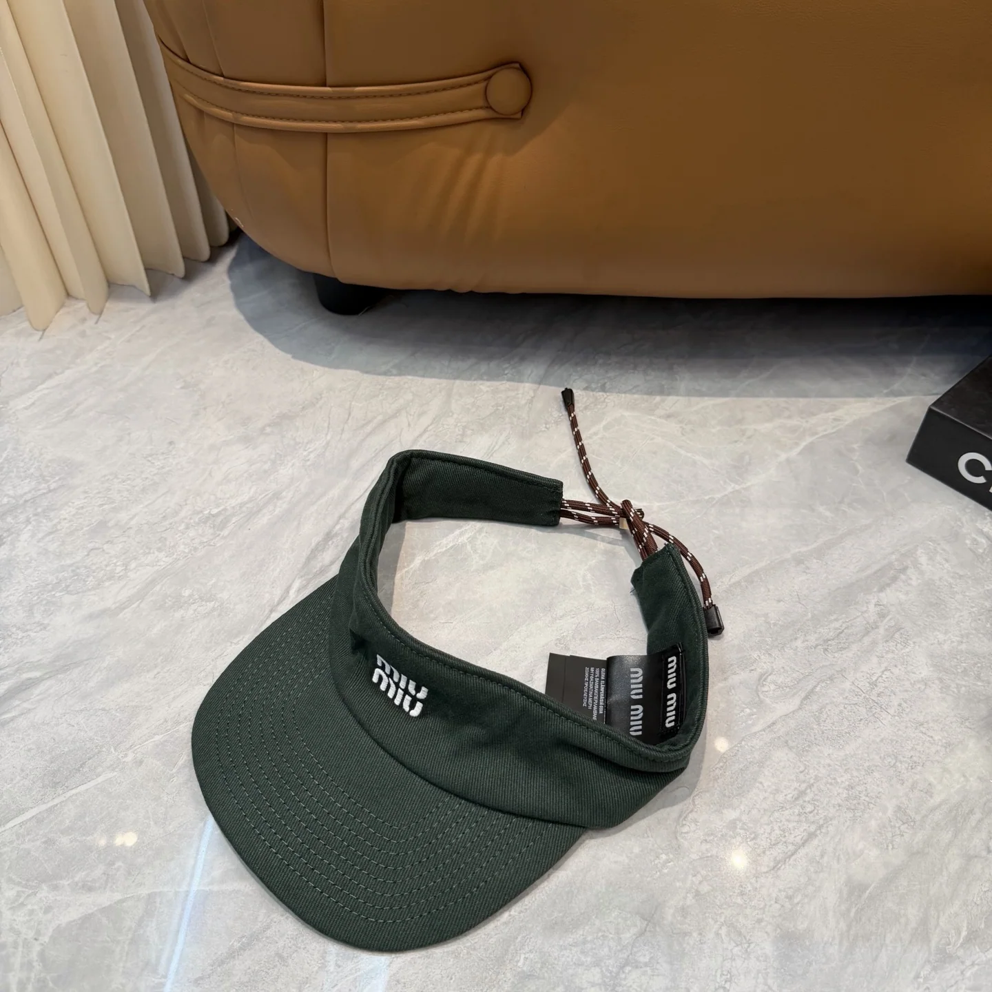 미우미우 바이저 캡 상세 이미지 6