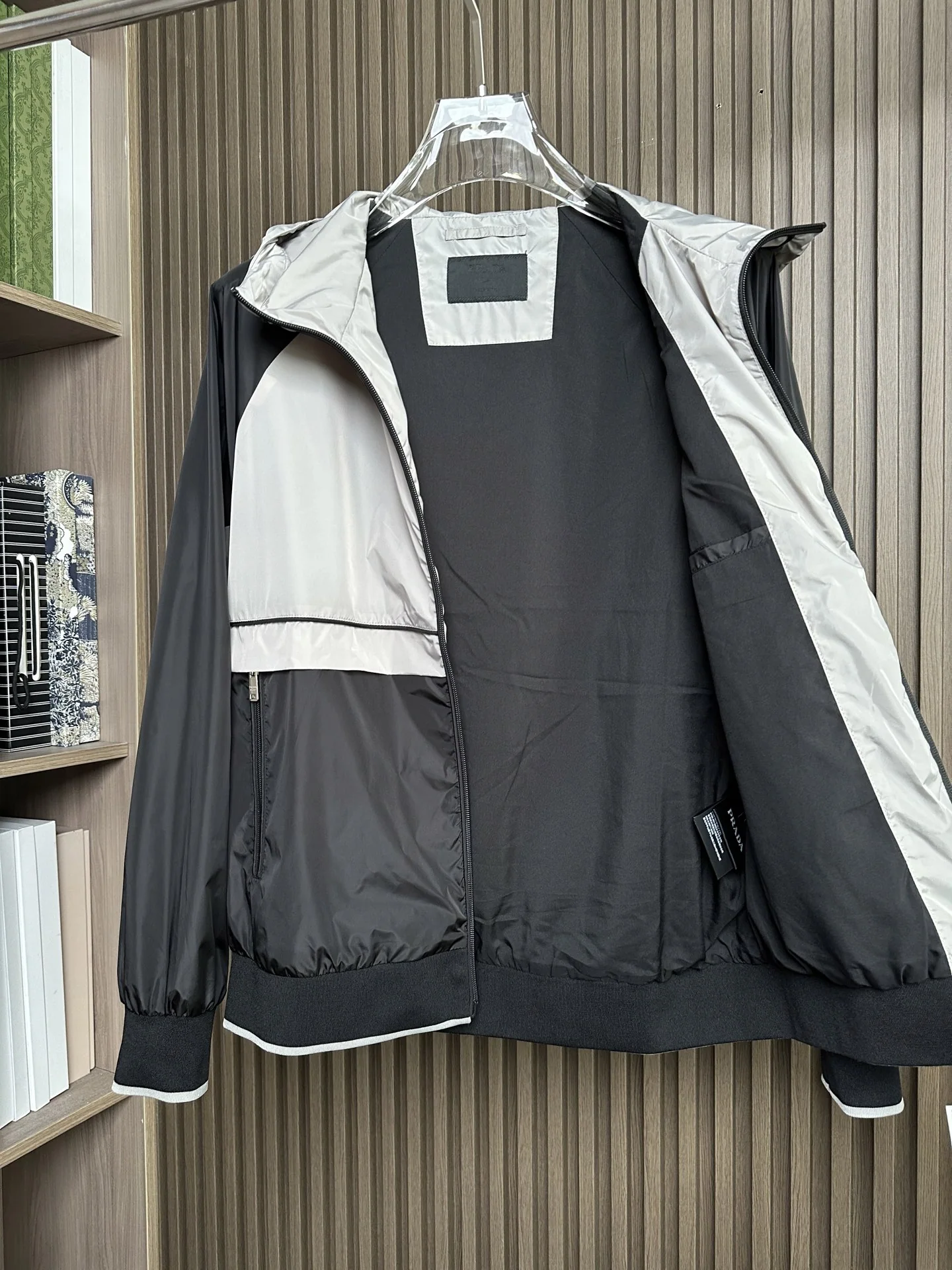 프라다 26 SS 런웨이 신상 재킷 19419 Prada 상세 이미지 3
