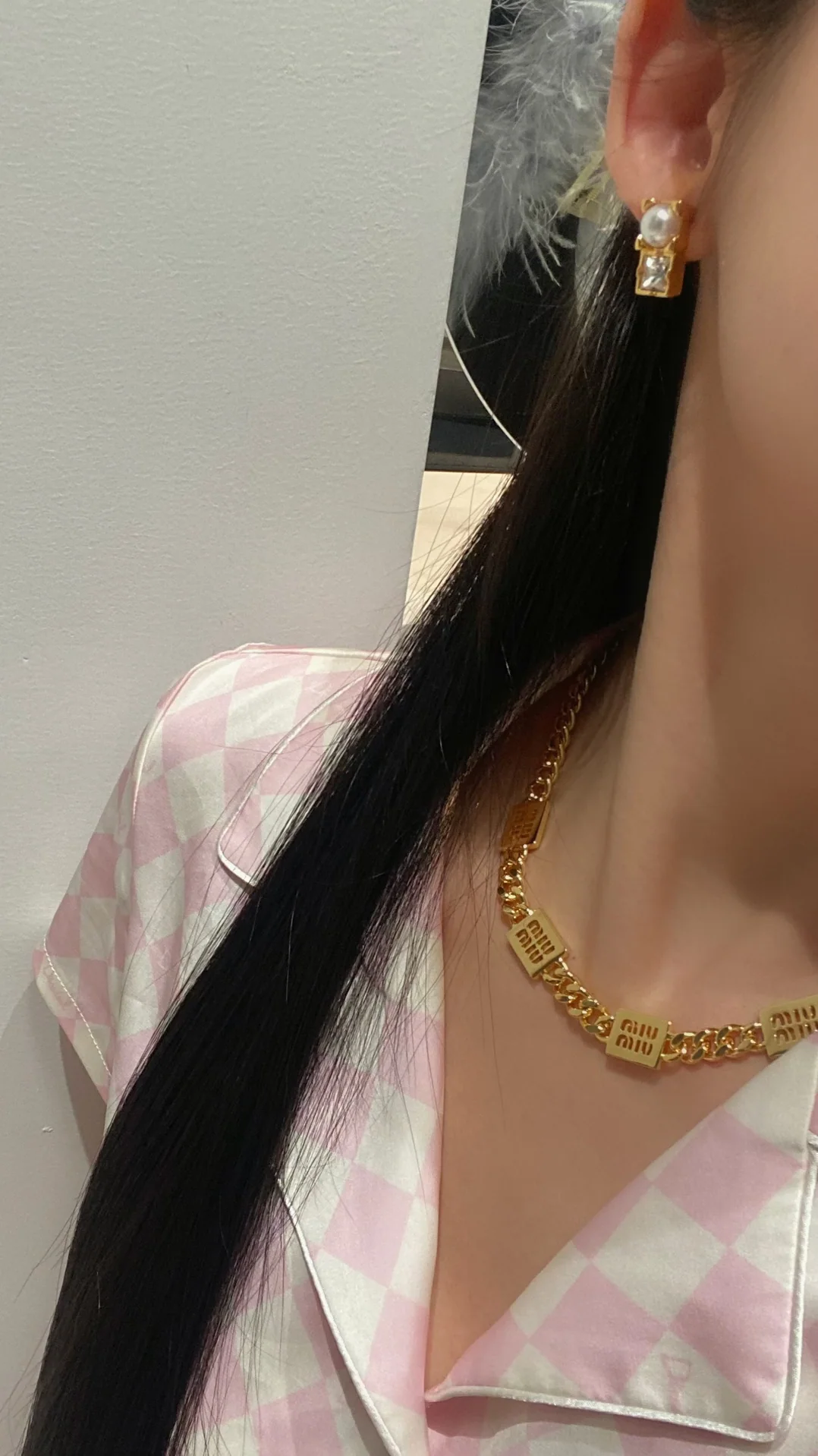 미우미우 스퀘어 레터 장식 목걸이 상세 이미지 9
