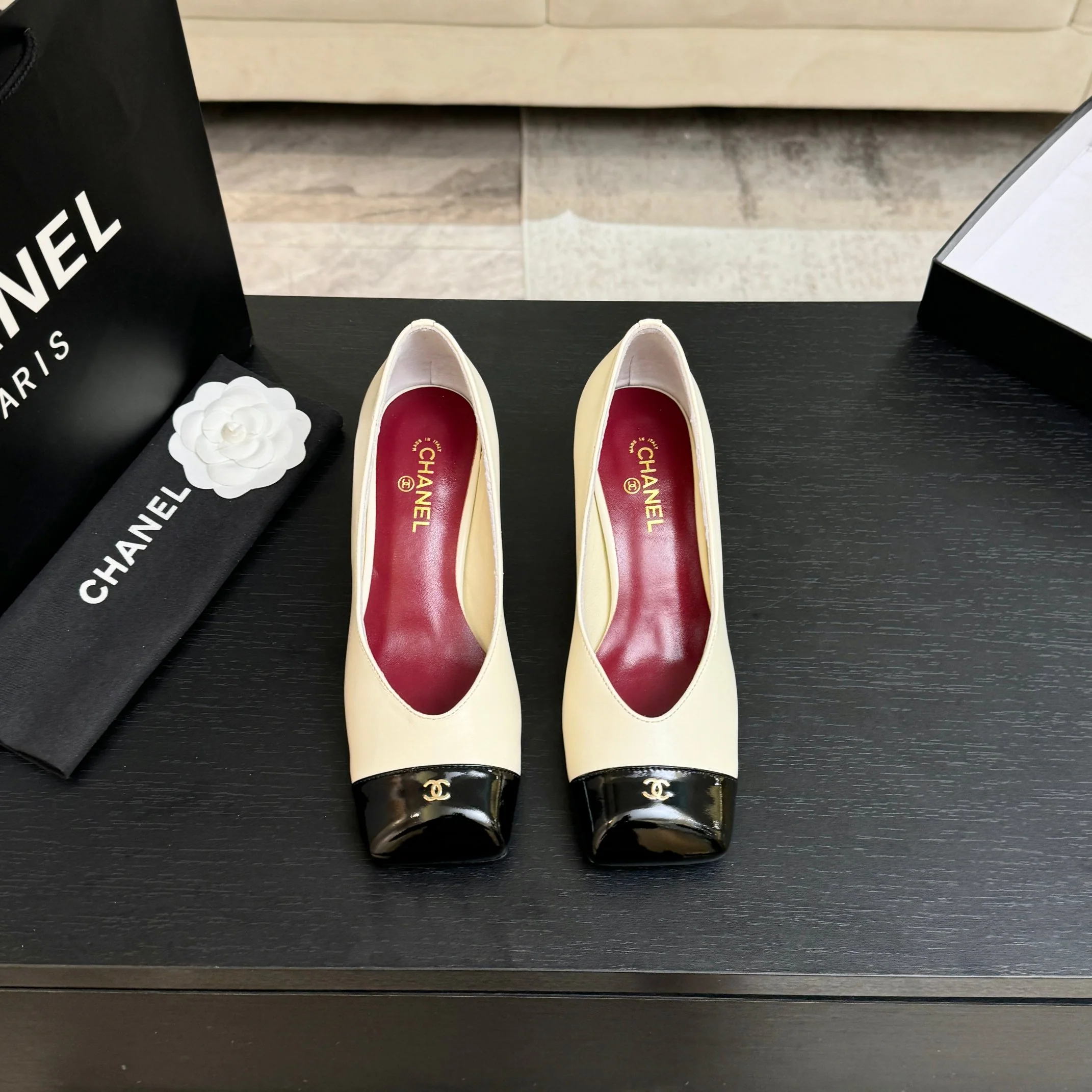 샤넬 더블 C 스티치 스퀘어 토 여성 신발 상세 이미지 1