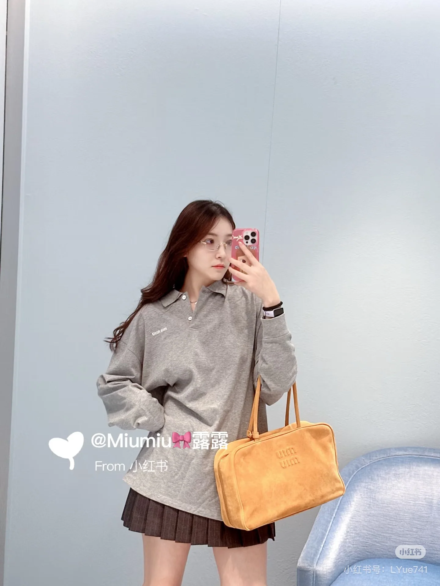 미우미우 로고 자수 오버핏 그레이 긴팔 폴로셔츠 25 FW 상세 이미지 6