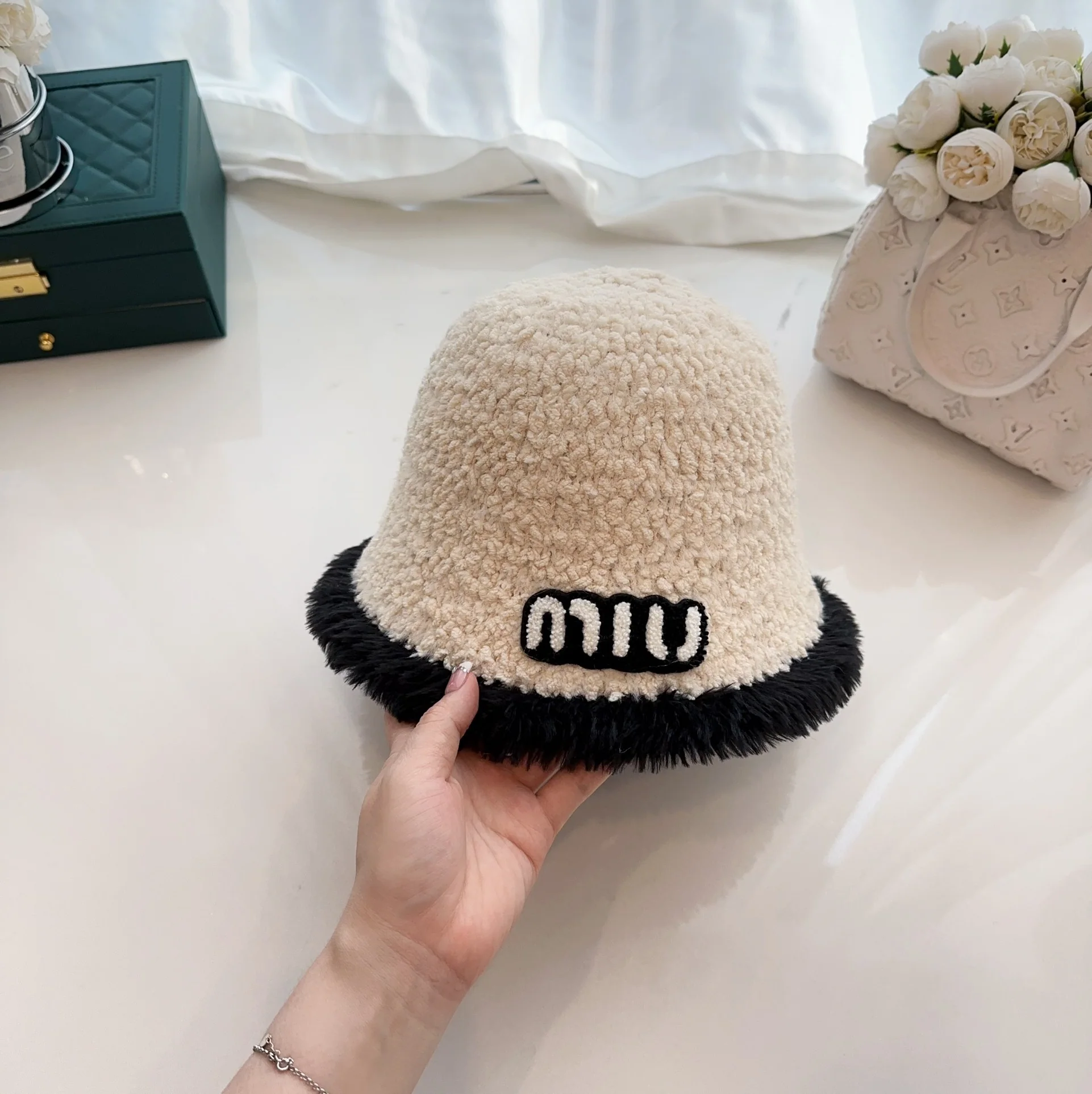 미우미우 모자 81139 Miu Miu Cap 상세 이미지 5