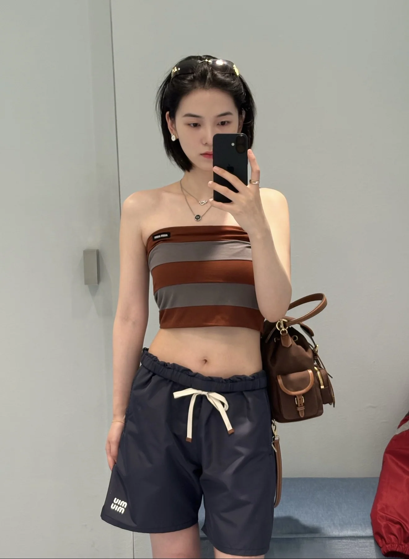 미우미우 네이비 나일론 반바지 101564