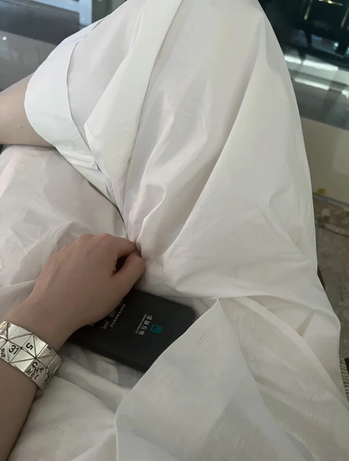 샤넬 빈티지 실버 오픈 클로버 팔찌 상세 이미지 4