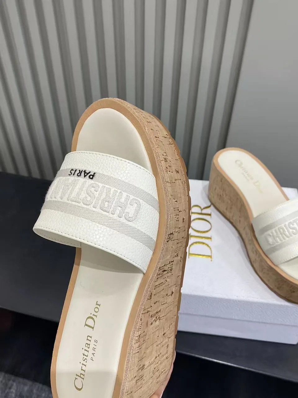 디올 자수 플랫폼 웨지 샌들 상세 이미지 6