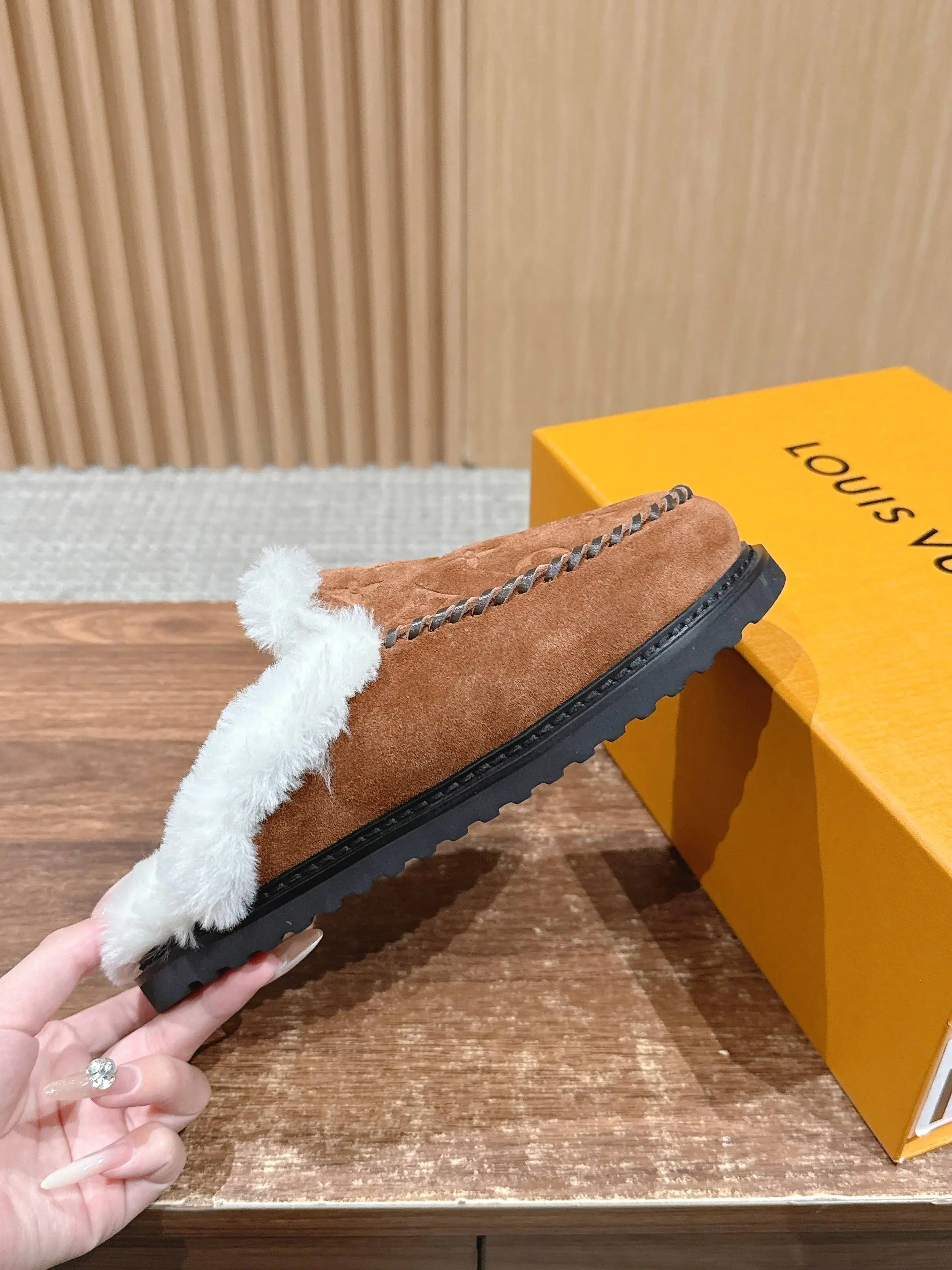 루이비통 코르티나 모노그램 스웨이드 로퍼 상세 이미지 5