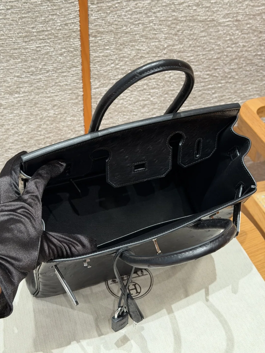 에르메스 버킨 30 블랙 KK 타조가죽 가방 상세 이미지 7