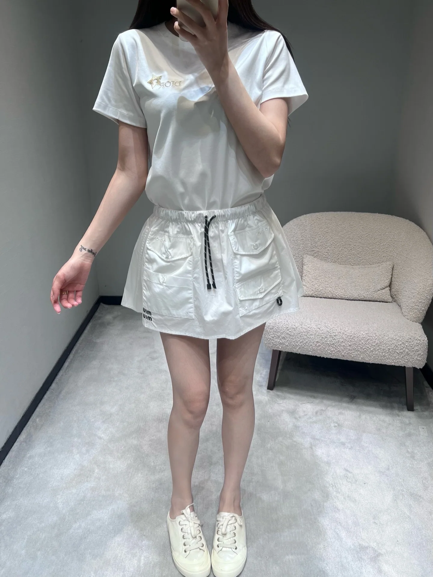 디올 스타 자수 라운드넥 여성 반팔 티셔츠 상세 이미지 2