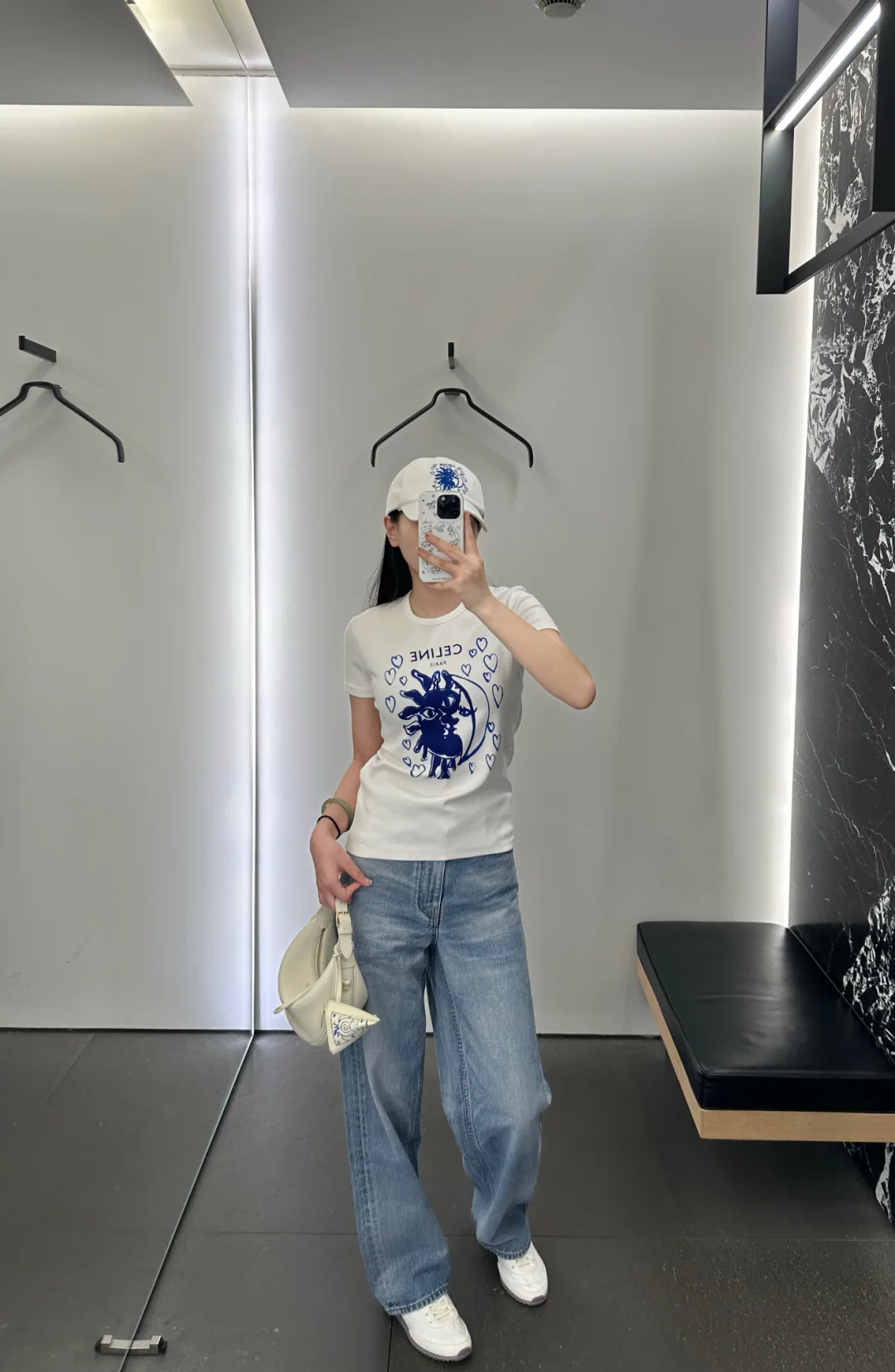 셀린느 하트 그래피티 프린트 반팔 티셔츠 상세 이미지 2