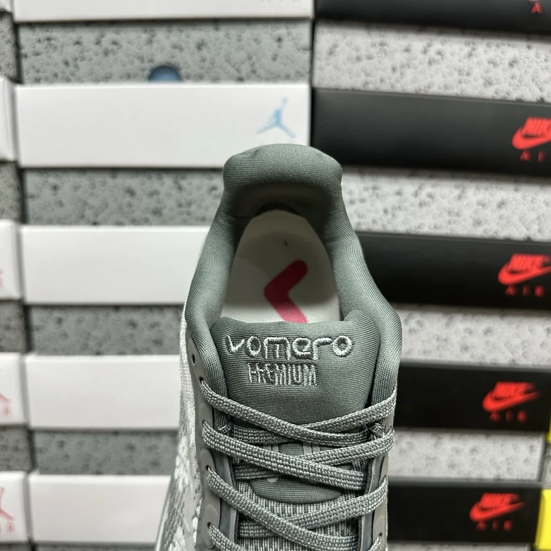 나이키 [5A] 보메로 프리미엄 QS IQ0028-001 201783 Nike Vomero Premium QS Fleur De-Lis 상세 이미지 9
