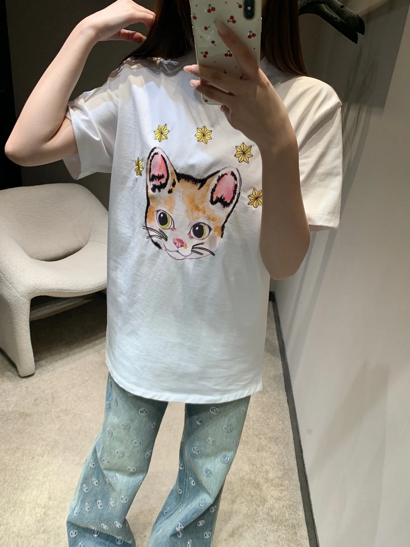 구찌 고양이 무늬 별 자수 여성 반팔 티셔츠 26 SS 상세 이미지 2