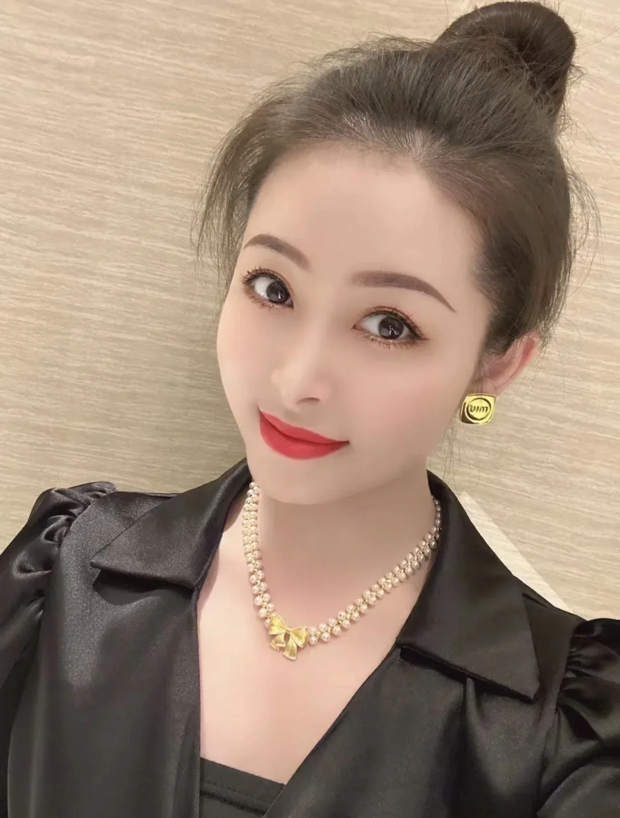 미우미우 골드 스퀘어 스터드 귀걸이 상세 이미지 8