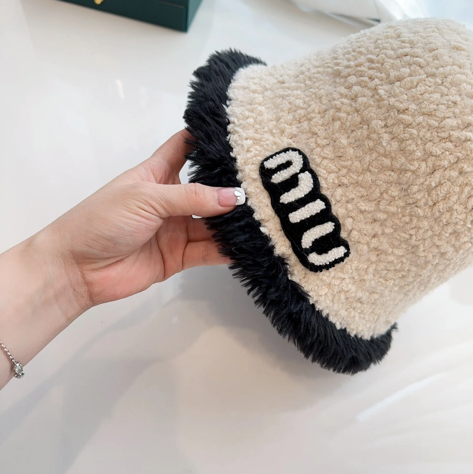 미우미우 모자 81139 Miu Miu Cap 상세 이미지 6