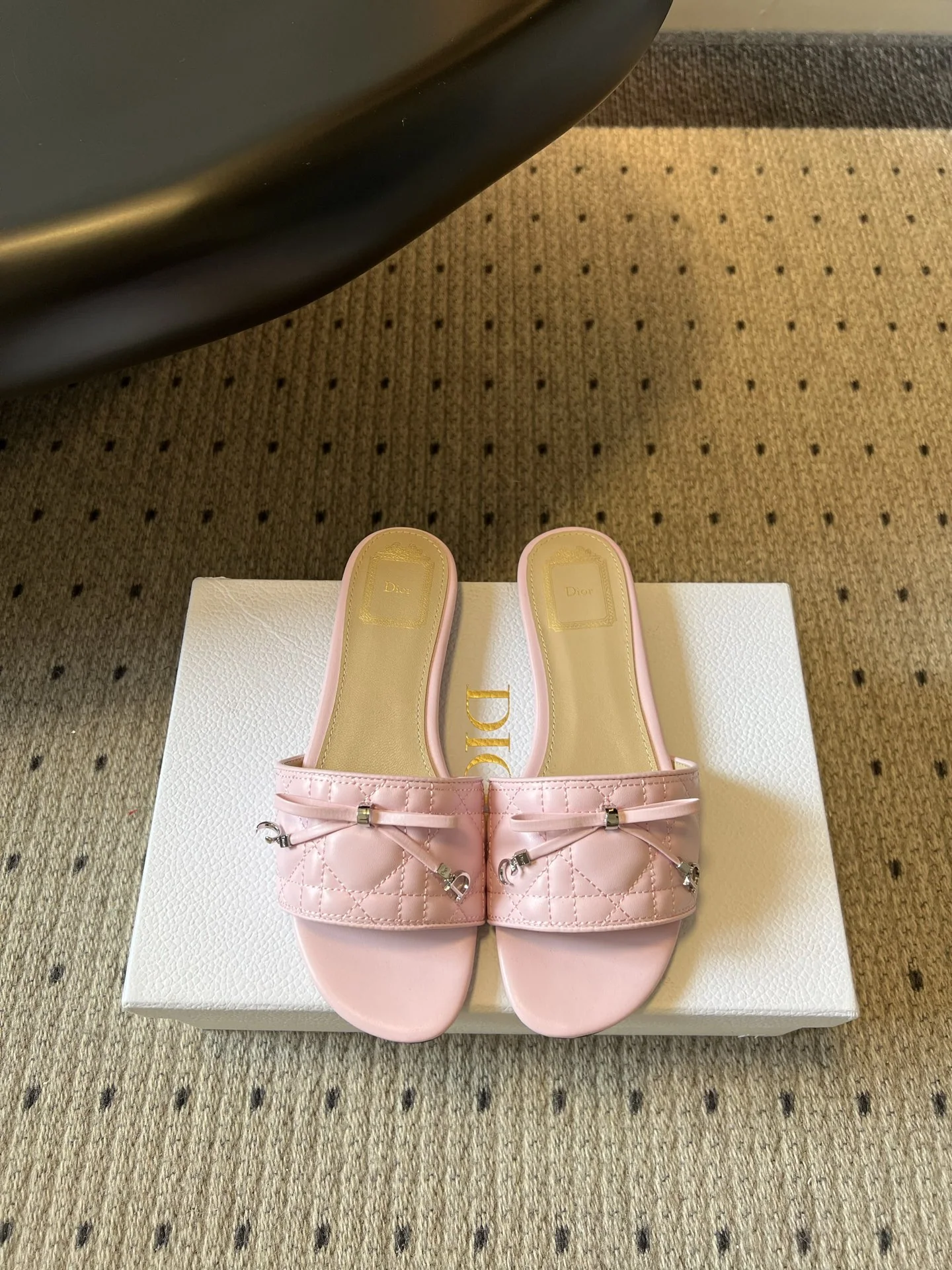 디올 카나쥬 보우 샌달 상세 이미지 1
