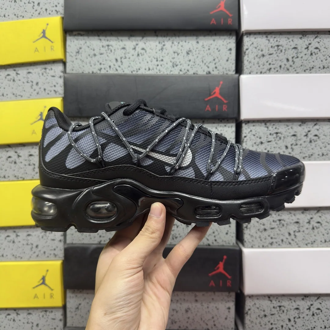 나이키 [BD] 에어 맥스 플러스 유틸리티 FZ2770-001 201913 Nike Air Max Plus Utility Black 상세 이미지 2