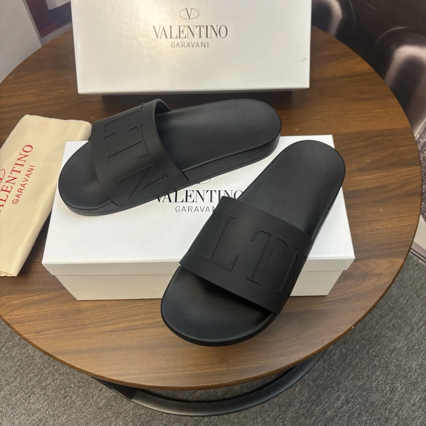 발렌티노 천연 소재 슬리퍼 상세 이미지 4