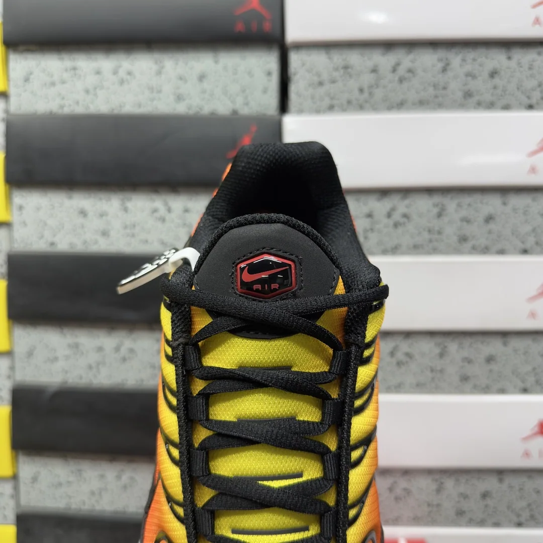 나이키 [TK] 에어 맥스 플러스 블랙 오렌지 화이트 HF0552-001 201974 Nike Air Max Plus Sunset 상세 이미지 8