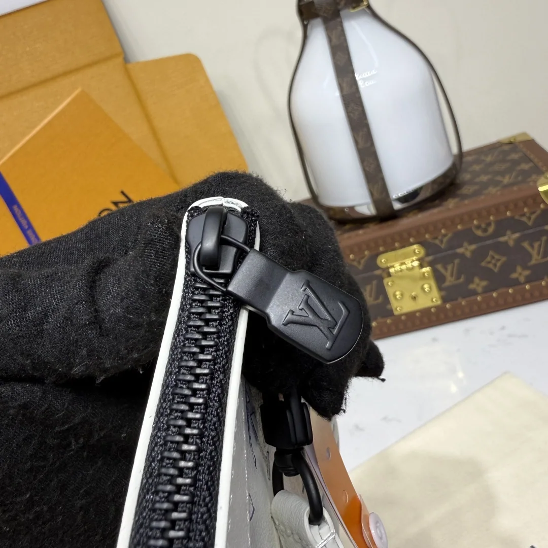 루이비통 POCHETTE TO-GO 클러치백 M81570 상세 이미지 8