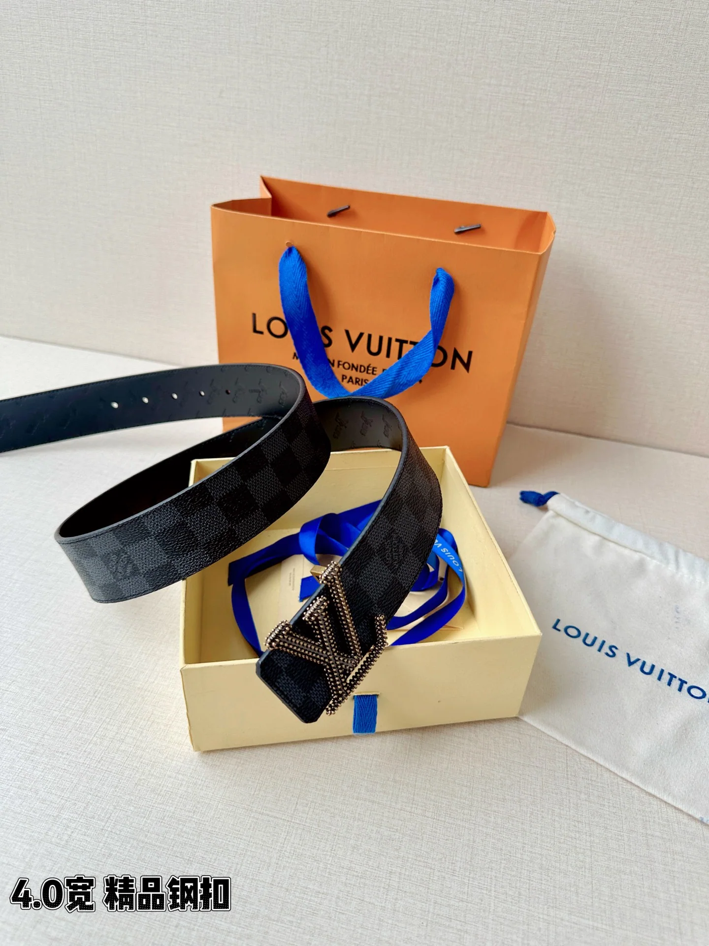 루이비통 LV 이니셜 스터드 리버시블 가죽 벨트 상세 이미지 8