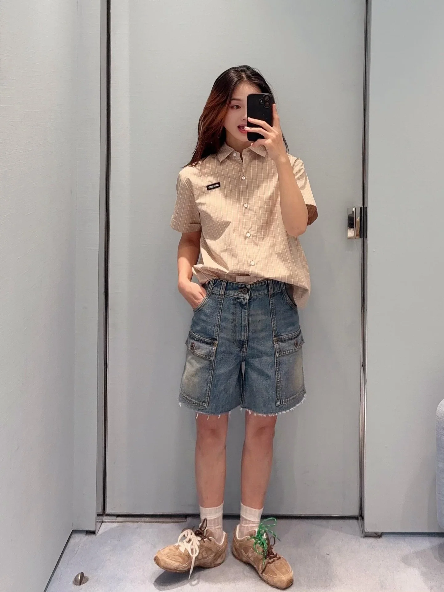 미우미우 카키 체크 반팔 셔츠 26 SS 상세 이미지 2