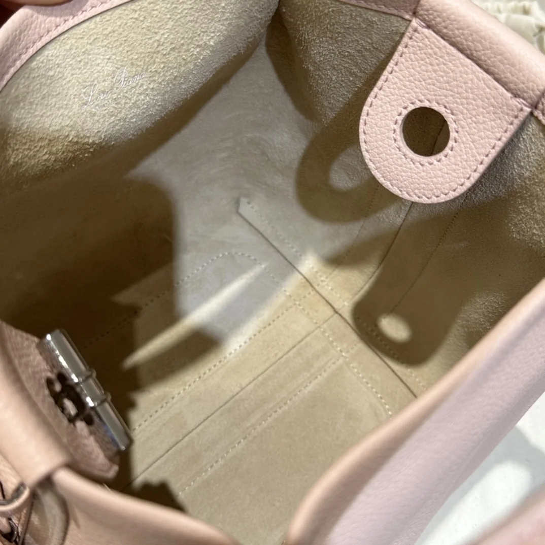 로로피아나 송아지가죽 버킷백 상세 이미지 7