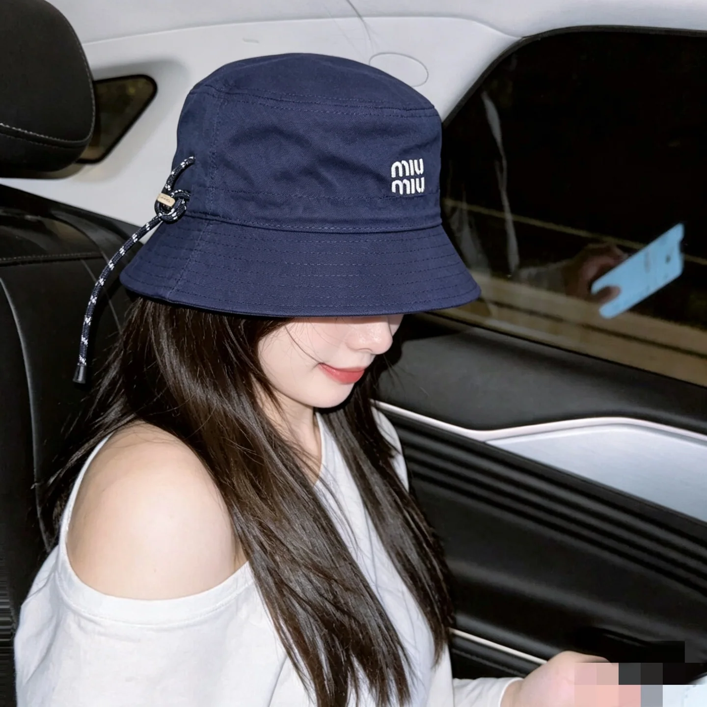 미우미우 자수 버킷 햇 모자 118639