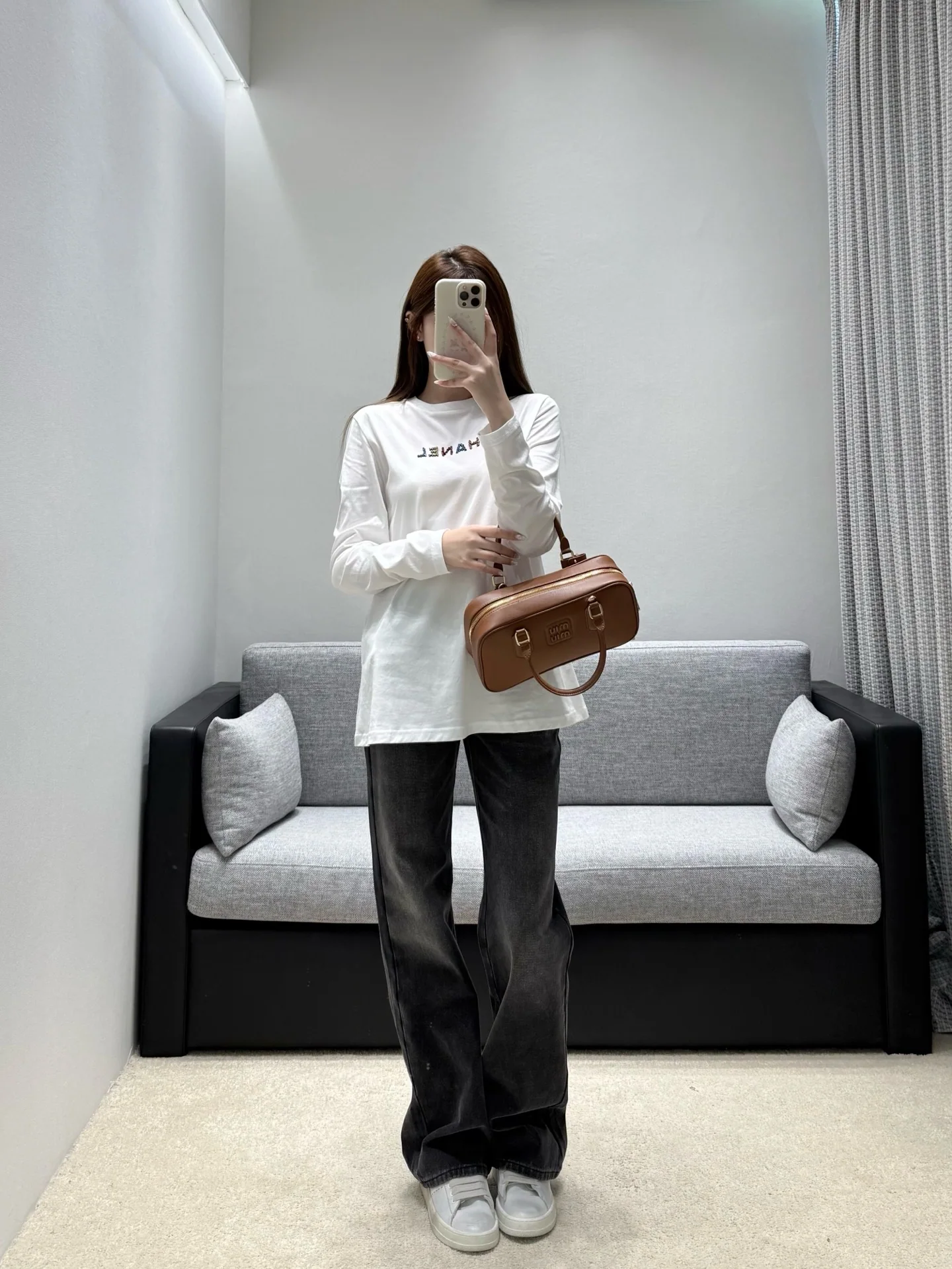 샤넬 컬러풀 라인스톤 로고 여성 긴팔 티셔츠 상세 이미지 4