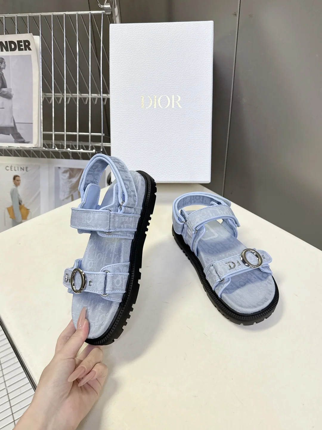 디올 오블리크 모노그램 벨크로 샌들 상세 이미지 4