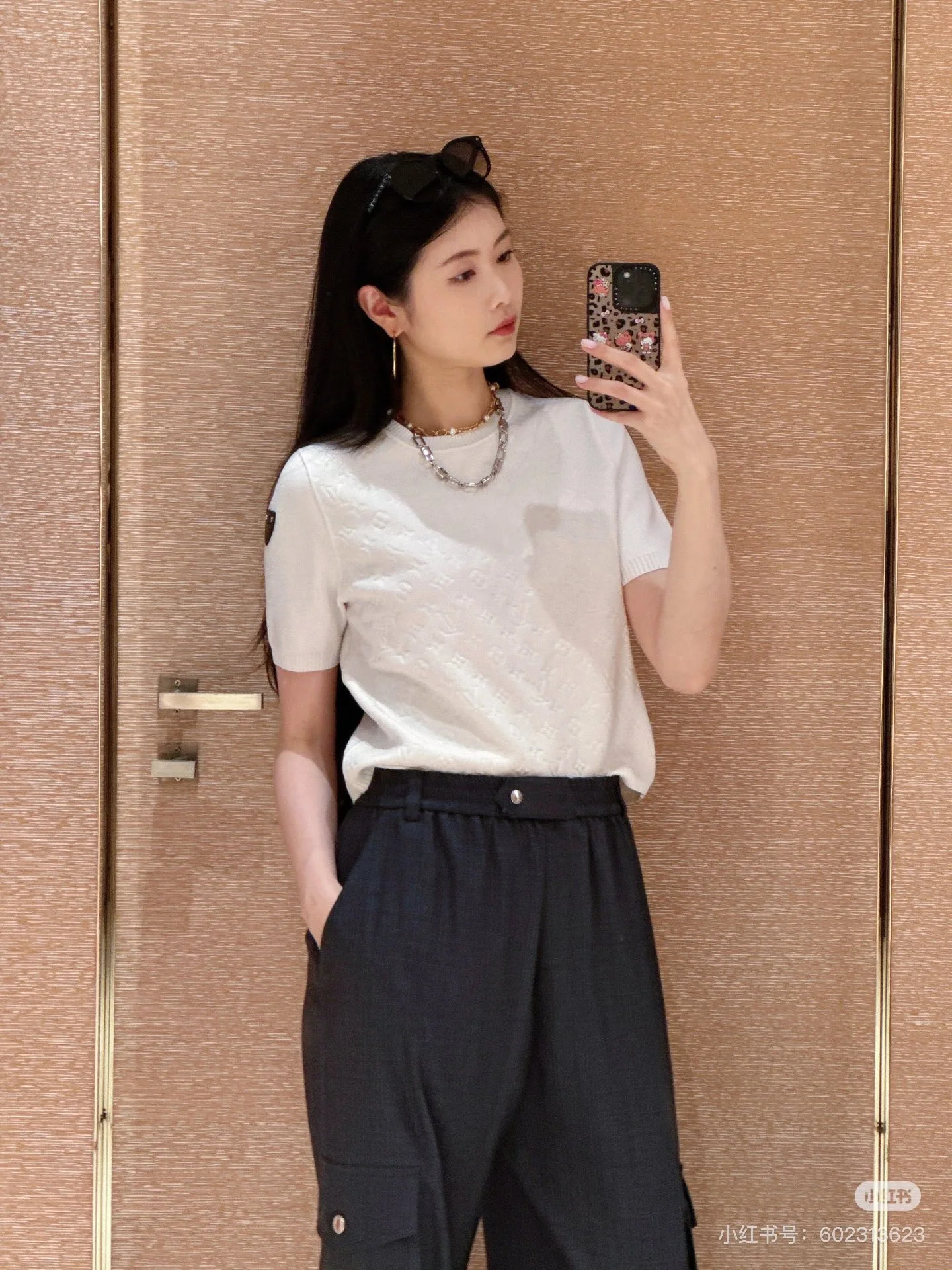 루이비통 LV 모노그램 자카드 여성 반팔 티셔츠 상세 이미지 5
