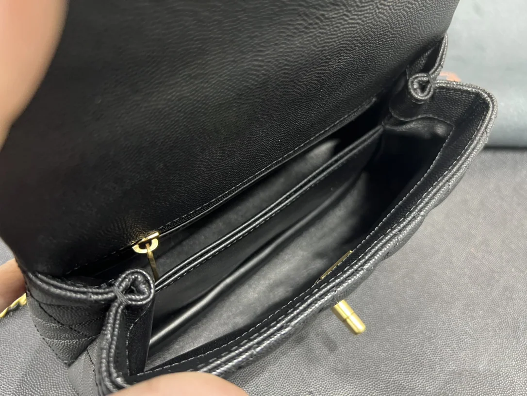 샤넬 코코핸들 미니 블랙 금장 가방 상세 이미지 8