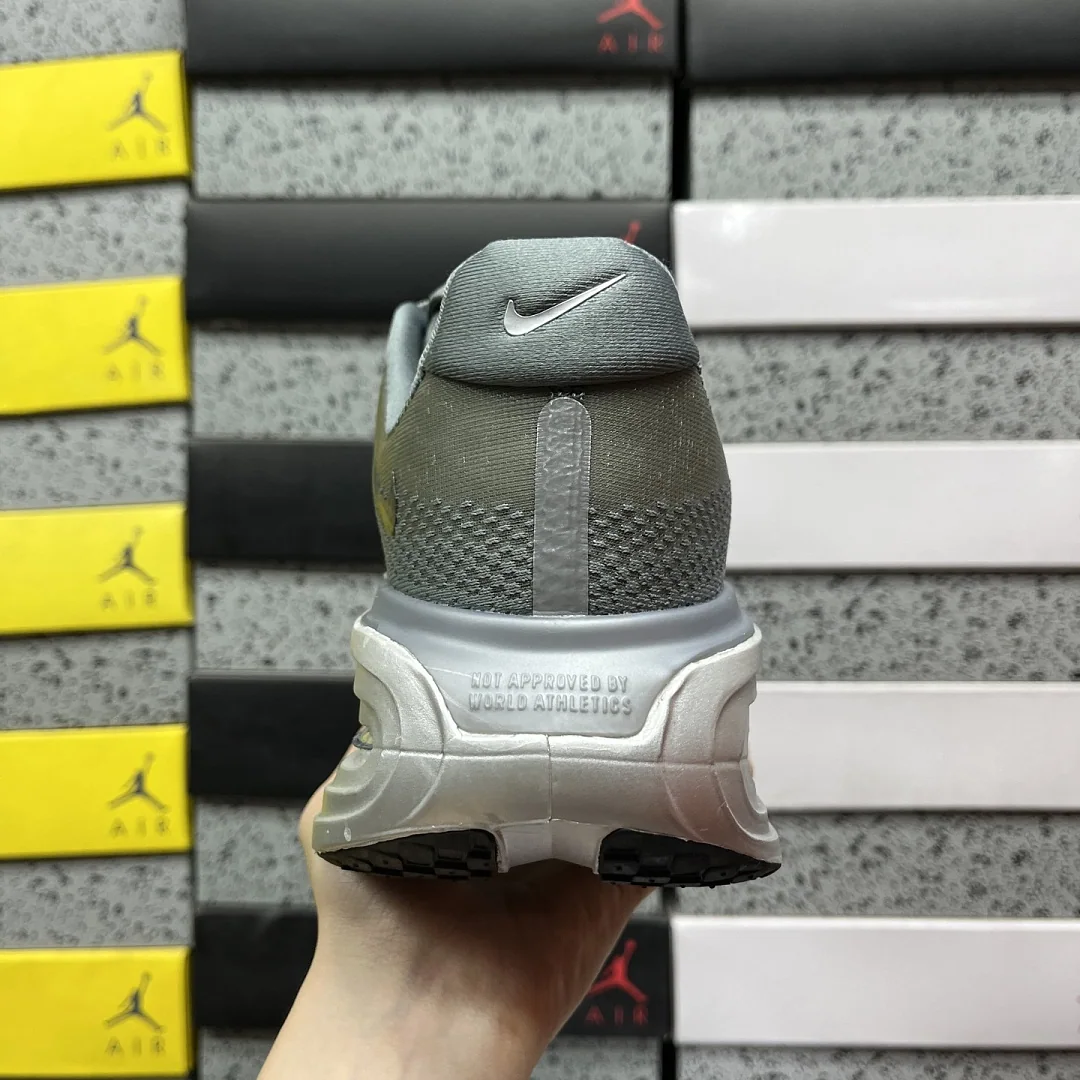 나이키 [CG] 보메로 프리미엄 IR1988-084 201988 Nike Vomero Premium Isamaya Run Forever 상세 이미지 9