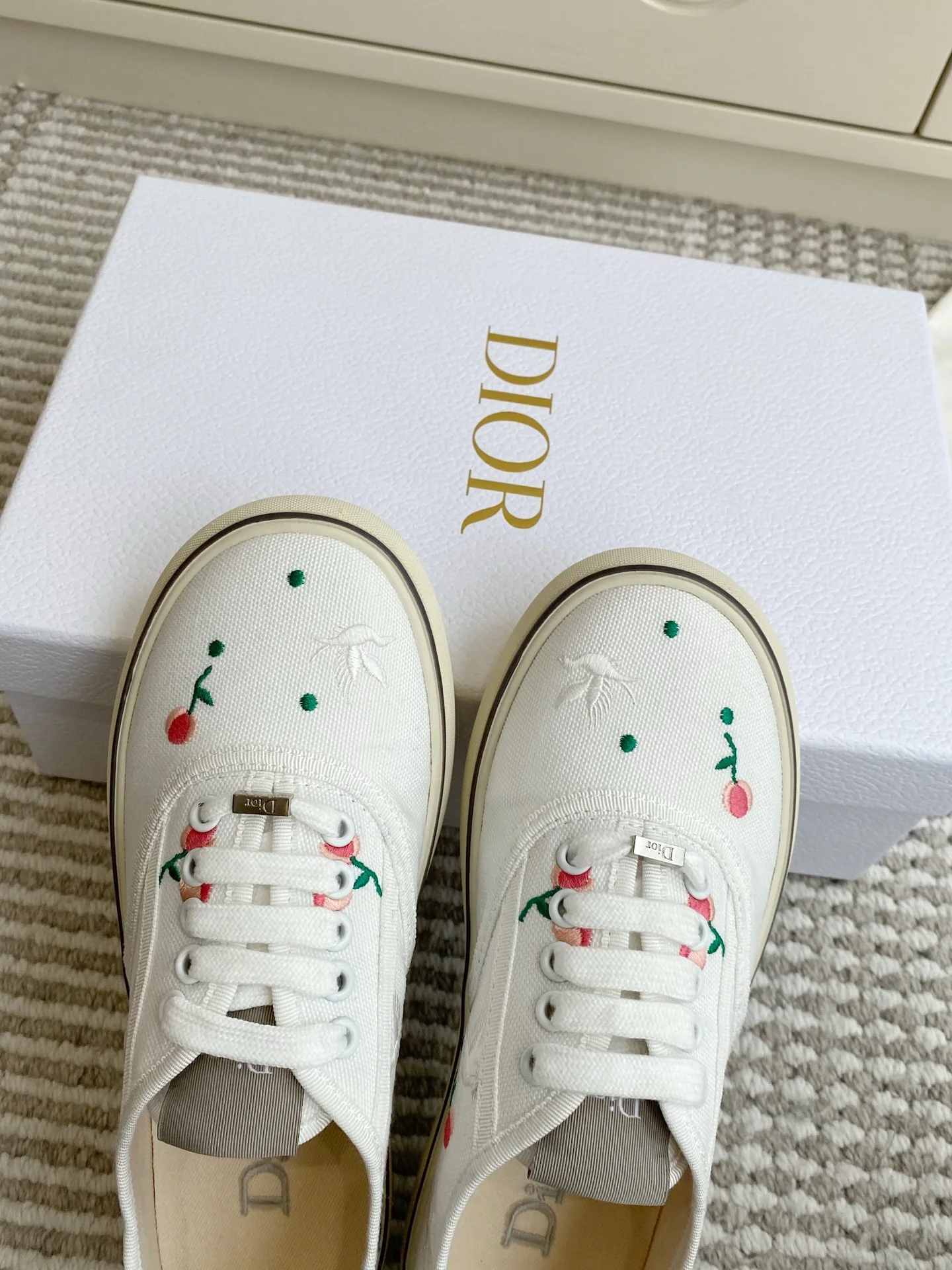 디올 솔트윈드 3D 자수 캔버스 스니커즈 상세 이미지 6