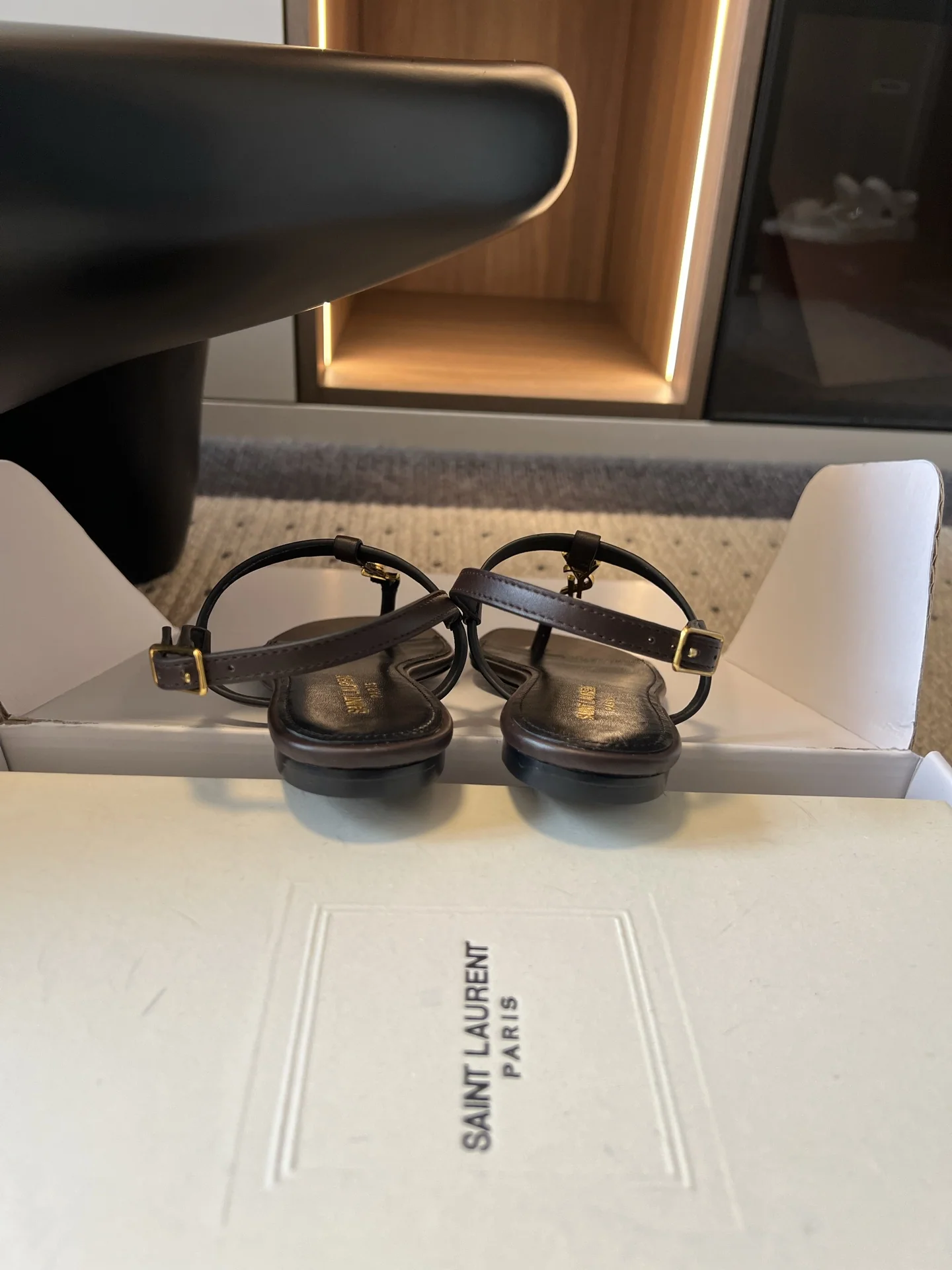 생로랑 YSL 버클 비치 샌들 상세 이미지 9