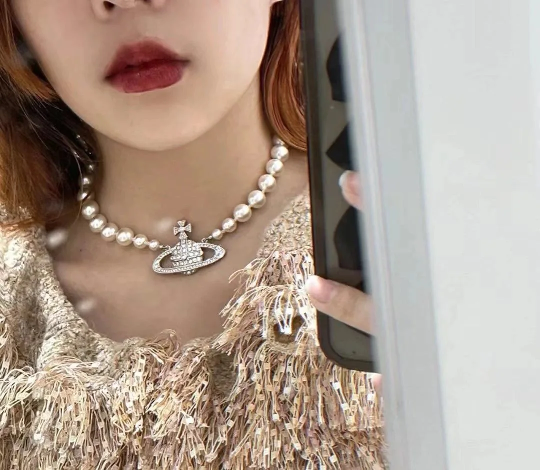 비비안웨스트우드 시크한 디자인 장식 목걸이 상세 이미지 5