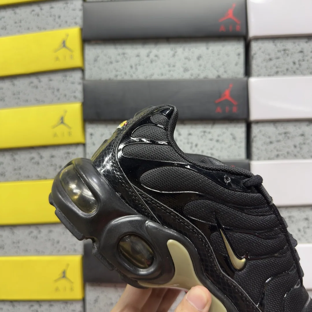 나이키 [BD] 에어 맥스 플러스 블랙 골드 852630-001 201907 Nike Air Max Plus 상세 이미지 7