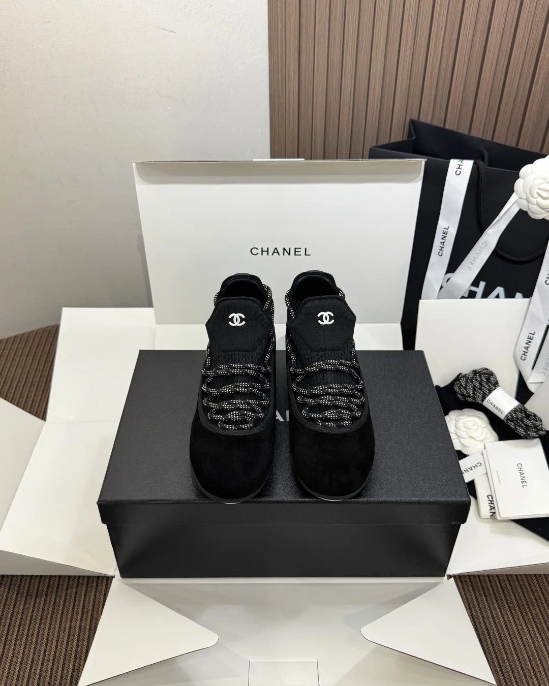 샤넬 메티에다얼 레트로 스니커즈 150081