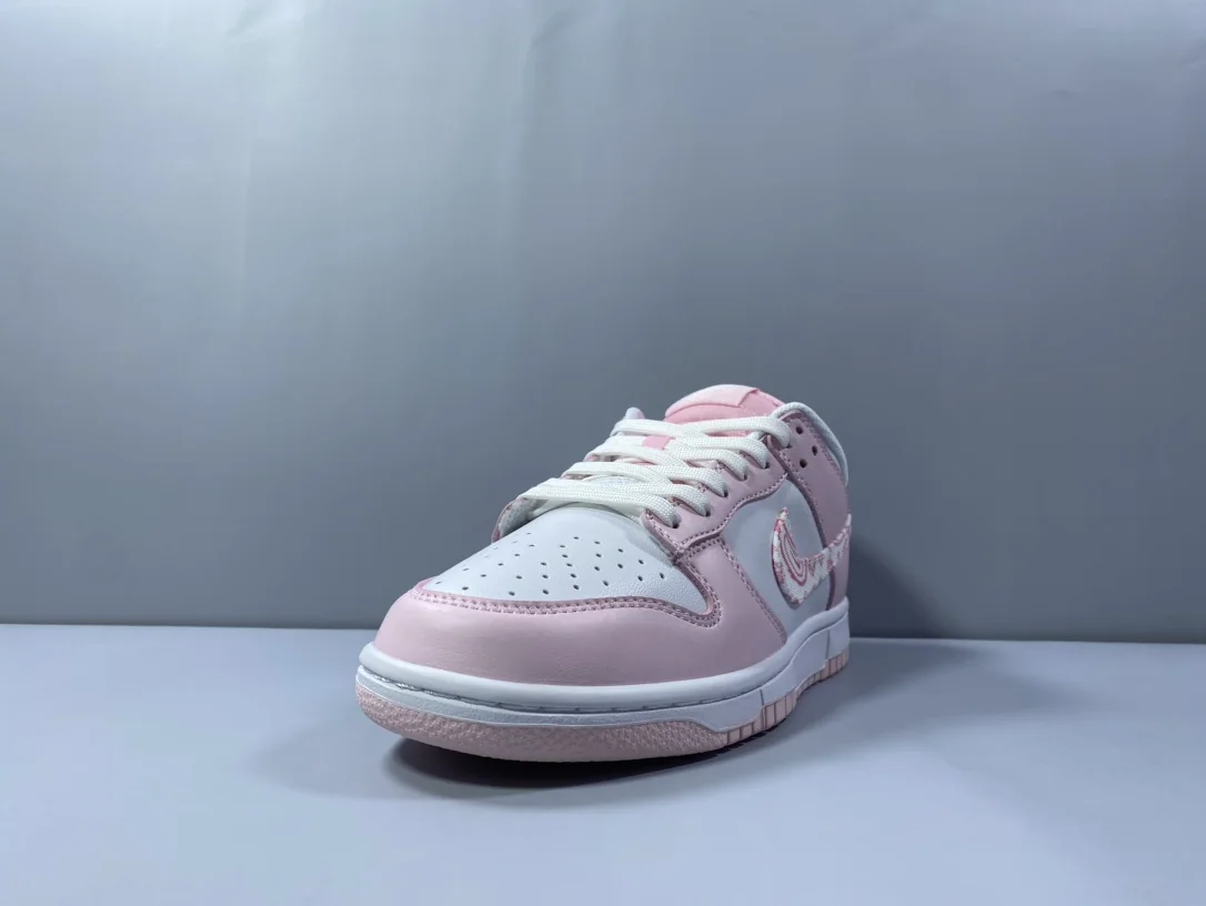 나이키덩크 핑크 페이즐리 로우탑 신발 상세 이미지 2