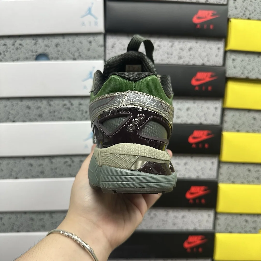 아식스 [KO] 1203A664-300 200454 Asics UB10-S Gel-Kayano 20 Kiko Kostadinov Moss 상세 이미지 7