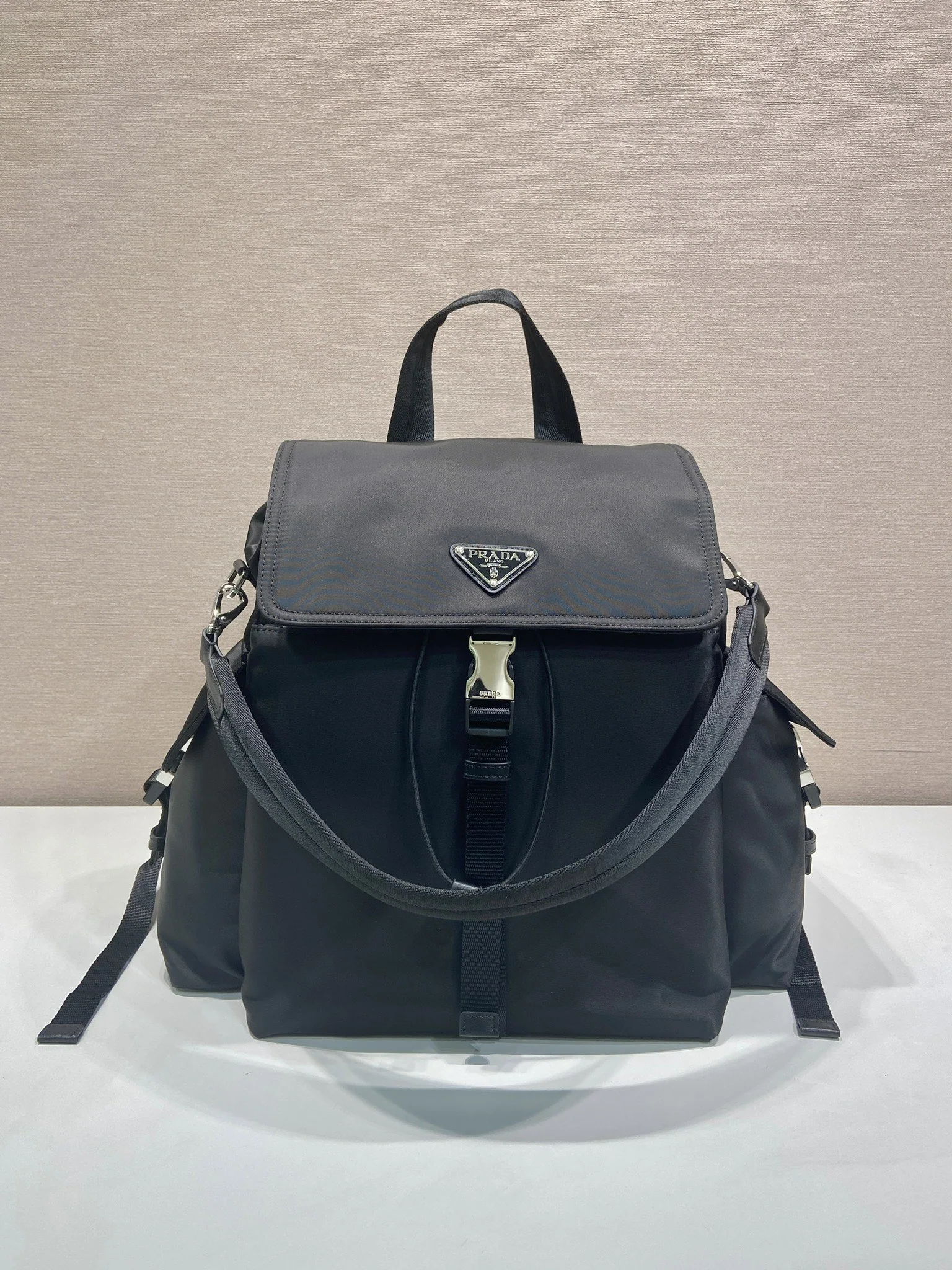 프라다 Explore 멀티포켓 나일론 가방 2VZ118 상세 이미지 1