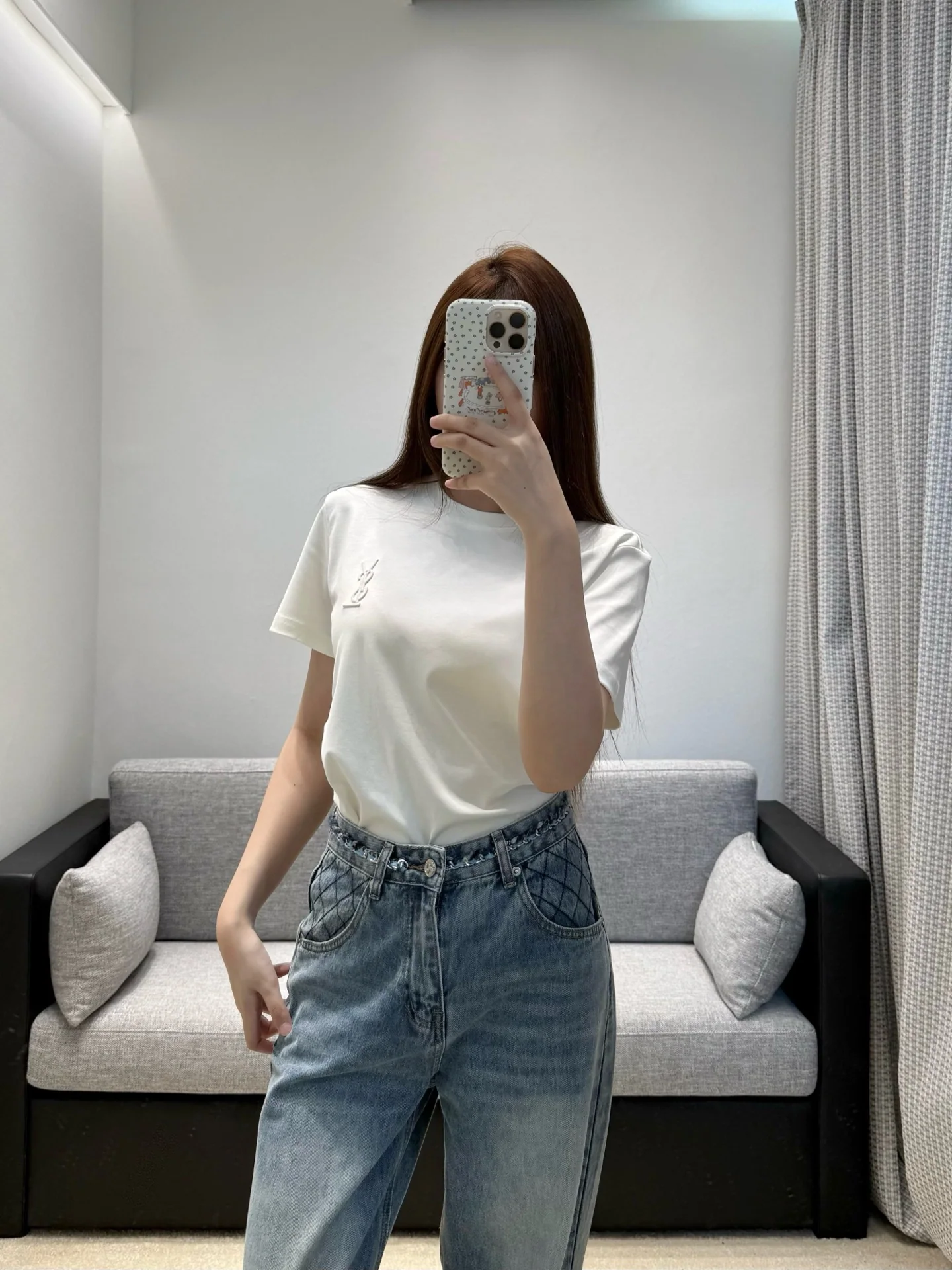 생로랑 자수 로고 여성 반팔 티셔츠 상세 이미지 9