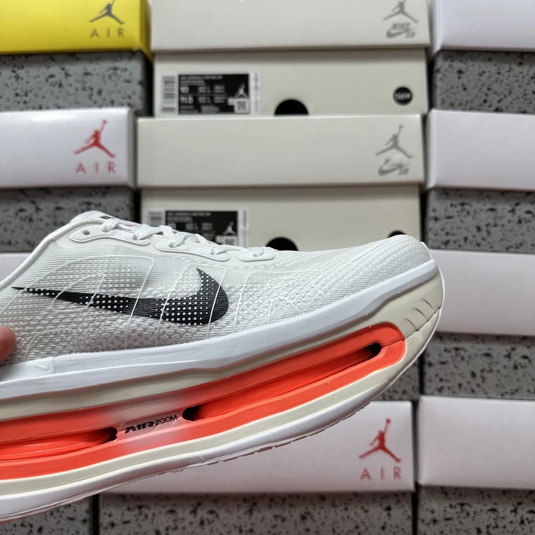 나이키 [5A] 보메로 프리미엄 화이트 오렌지 HQ2050-631 201626 Nike Vomero Premium 상세 이미지 3