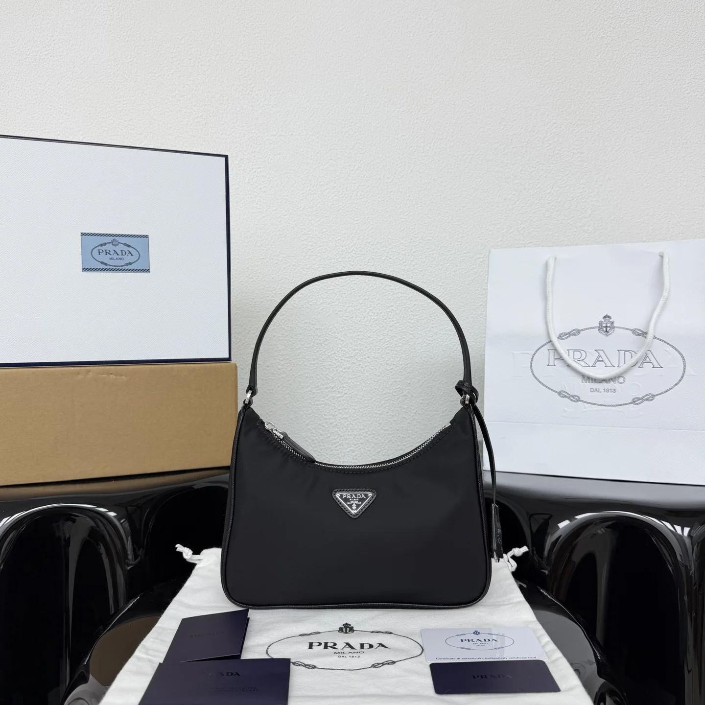 프라다 나일론 호보백 136693