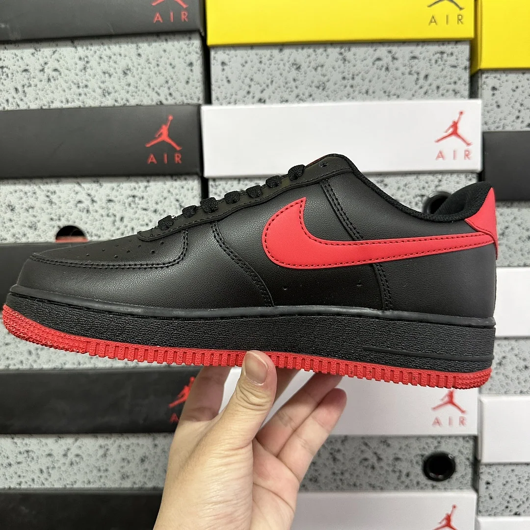 나이키 [G] 에어 포스 1 로우 블랙 레드 FJ4146-002 201765 Nike Air Force 1 Low '07 LV8 Vamps 상세 이미지 5