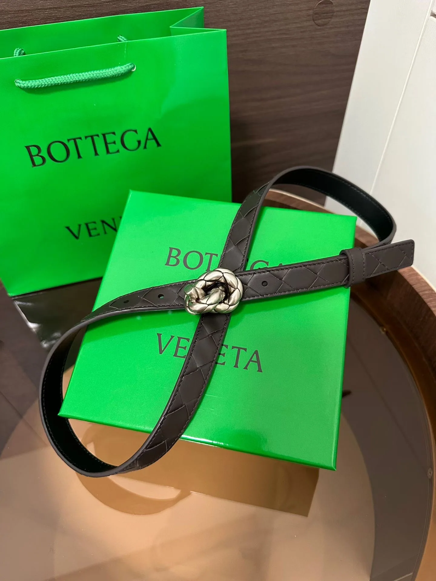보테가베네타 체크 무늬 카프스킨 여성 벨트 상세 이미지 1